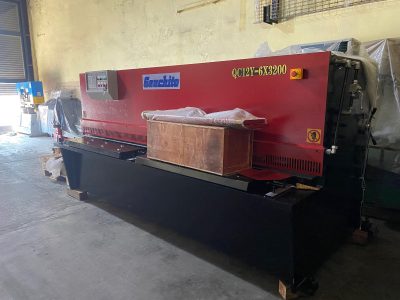 Guillotina hidráulica 6 x 3200 125 TN – 3