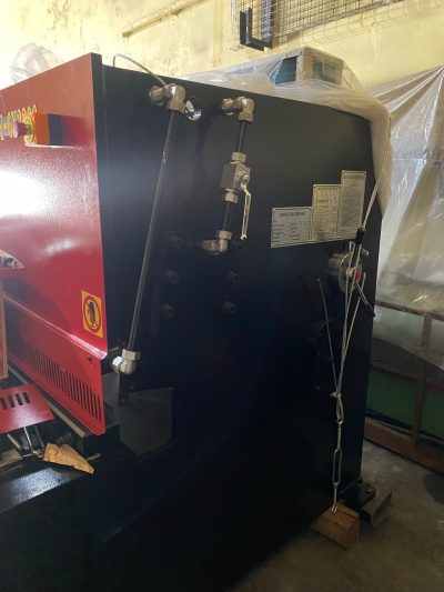 Guillotina hidráulica 6 x 3200 125 TN – 4
