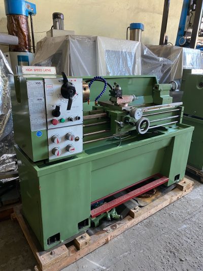 Torno T-1000 con patas de fundición – 1