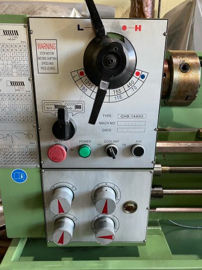 Torno T-1000 con patas de fundición – 3